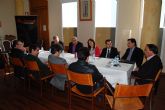 ASEMOL presenta a los alcaldes de la Vega Media una cooperativa de jvenes que comercializan productos conserveros de la zona