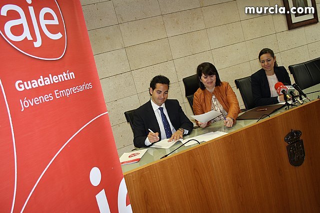 El ayuntamiento y la Asociación de Jóvenes Empresarios del Gualdalentín firman un convenio de colaboración - 1, Foto 1