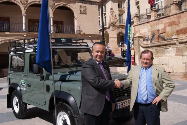 Land Rover dona a la ciudad de Lorca un vehículo para reforzar las labores de reconstrucción del municipio - 1, Foto 1