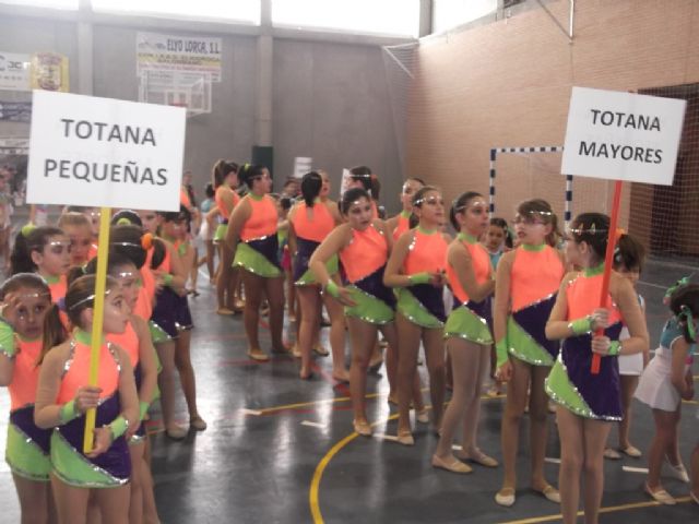 Las alumnas de la Escuela Deportiva Municipal de Gimnasia Rítmica de Totana participaron en la competición interescuelas Ciudad de Lorca, Foto 1