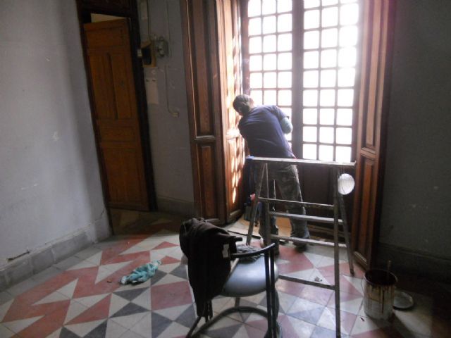 Acometen trabajos de arreglo y mantenimiento de los principales elementos ornamentales catalogados en la Casa del General Aznar - 2, Foto 2