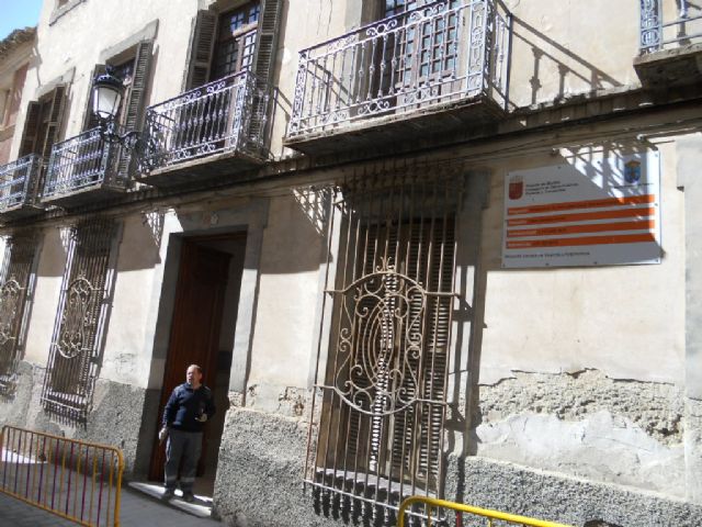 Acometen trabajos de arreglo y mantenimiento de los principales elementos ornamentales catalogados en la Casa del General Aznar, Foto 4