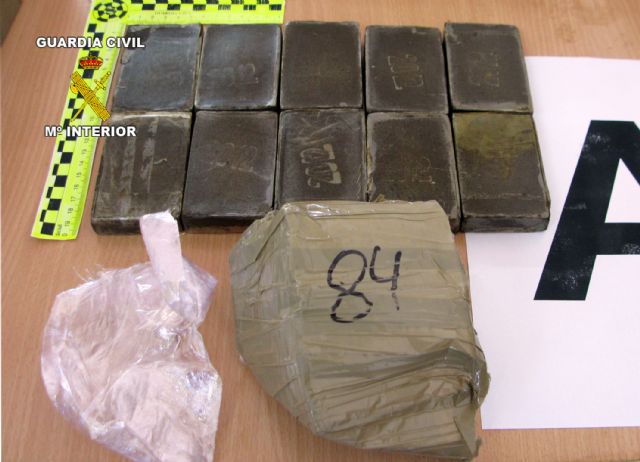 La Guardia Civil sorprende a una persona realizando un traslado de 130 kilos de hachís por la A-7 - 3, Foto 3