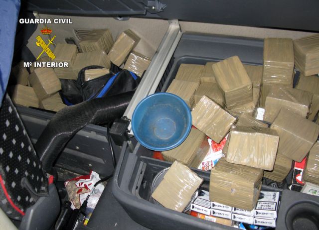 La Guardia Civil sorprende a una persona realizando un traslado de 130 kilos de hachís por la A-7 - 4, Foto 4