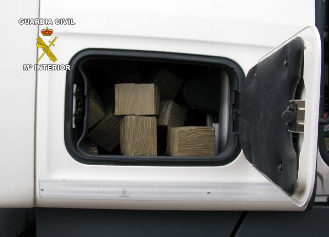 La Guardia Civil sorprende a una persona realizando un traslado de 130 kilos de hachís por la A-7 - 5, Foto 5