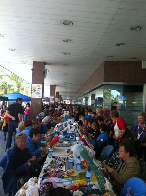 El encaje de bolillos reúne a más de 500 personas en el centro de la ciudad de Murcia - 1, Foto 1