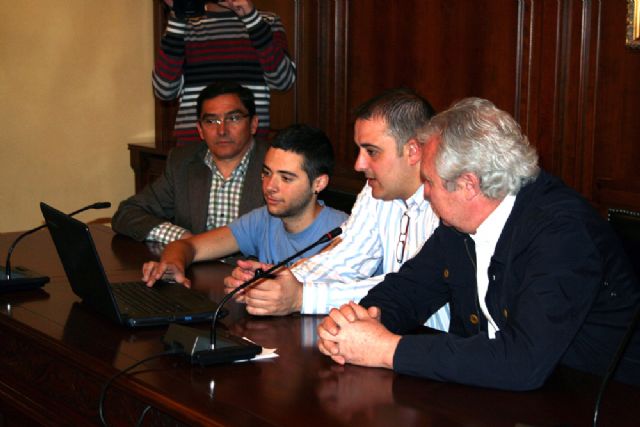 Los alumnos de las cooperativas cehegineras muestran su proyecto empresarial en el Ayuntamiento - 1, Foto 1