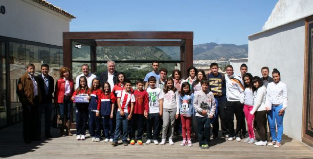 Los alumnos de las cooperativas cehegineras muestran su proyecto empresarial en el Ayuntamiento - 2, Foto 2