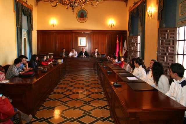 Los alumnos de las cooperativas cehegineras muestran su proyecto empresarial en el Ayuntamiento - 3, Foto 3