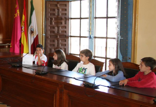 Los alumnos de las cooperativas cehegineras muestran su proyecto empresarial en el Ayuntamiento - 4, Foto 4
