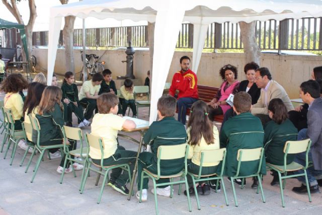 El Alcalde se suma al XV maratón de lectura del Colegio Antonio de Nebrija dedicado al deporte - 1, Foto 1