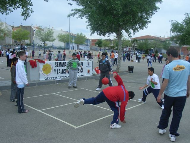 La concejalía de Deportes organiza mañana miércoles 25 de abril una jornada de juegos populares y deportes alternativos en el recinto ferial - 2, Foto 2