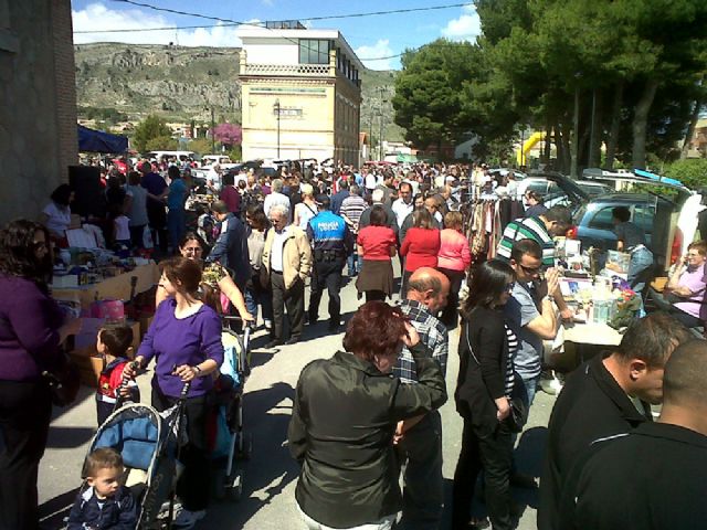 El mercadillo de segunda mano supera las expectativas, en cuanto a puestos, público y ventas - 2, Foto 2