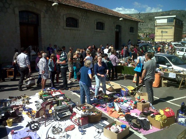 El mercadillo de segunda mano supera las expectativas, en cuanto a puestos, público y ventas - 4, Foto 4