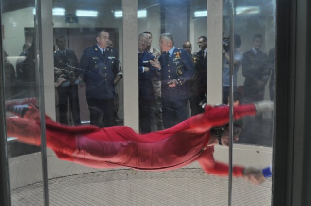 Valcárcel elogia el alto grado de preparación y la profesionalidad del personal militar de la Base Aérea de Alcantarilla - 5, Foto 5