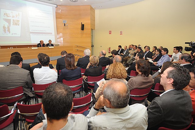 El Instituto de Fomento presenta a los ayuntamientos sus nuevos servicios de ayuda a las empresas, Foto 1