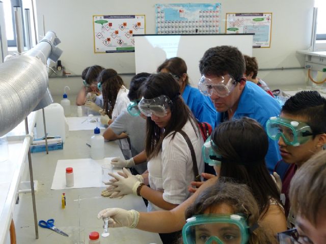 SABIC estimula el espíritu investigador y la creatividad de los estudiantes - 2, Foto 2