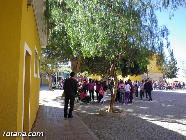 Autoridades municipales conocen las actividades de la semana cultural del IES 