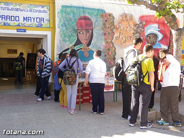 Autoridades municipales conocen las actividades de la semana cultural del IES 