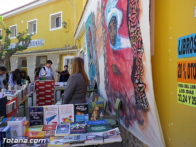 Autoridades municipales conocen las actividades de la semana cultural del IES 