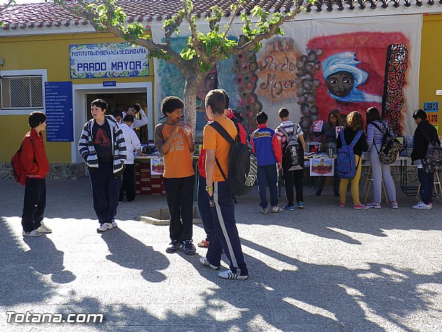 Autoridades municipales conocen las actividades de la semana cultural del IES 