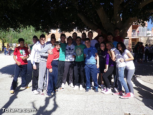 Autoridades municipales conocen las actividades de la semana cultural del IES 