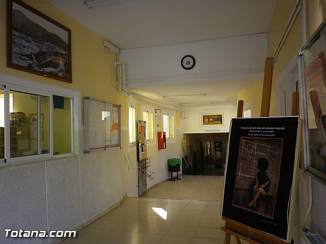 Autoridades municipales conocen las actividades de la semana cultural del IES 