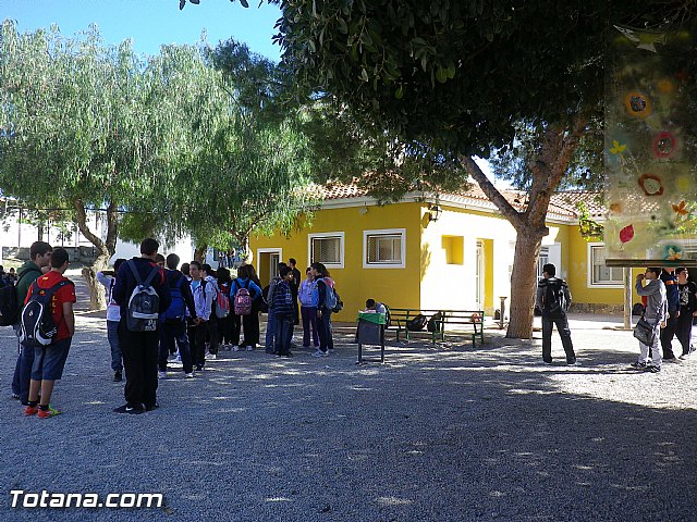 Autoridades municipales conocen las actividades de la semana cultural del IES 