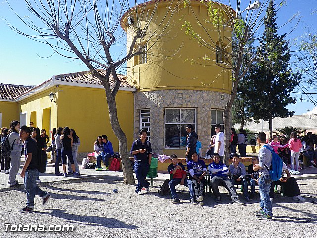 Autoridades municipales conocen las actividades de la semana cultural del IES 