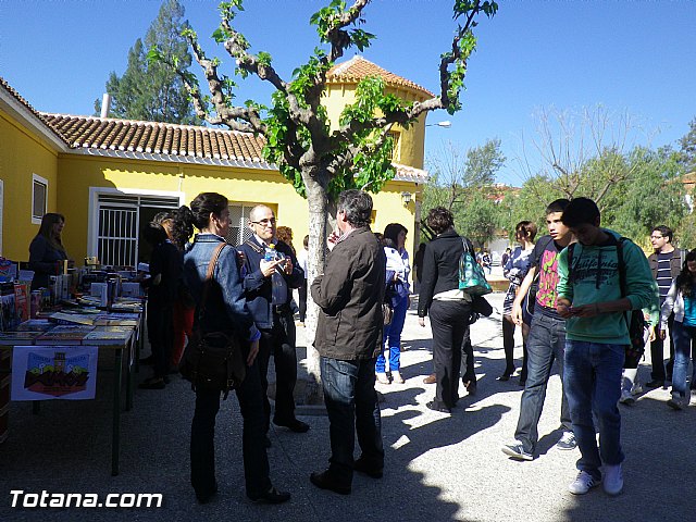 Autoridades municipales conocen las actividades de la semana cultural del IES 
