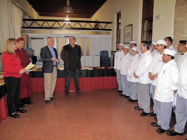 Los 14 alumnos del Curso de Cocina de Servicios Sociales, preparados para trabajar - 2, Foto 2