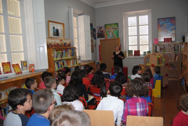 Success in both Storytelling sessions organized in public libraries Totana occasion of World Book Day activities, Foto 1