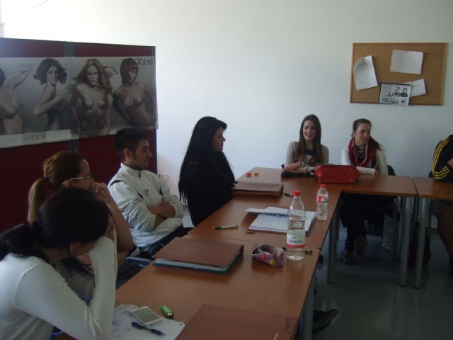 El PCPCI Servicios Auxiliares de Estética de la concejalía de Empleo lleva a cabo talleres de Prevención de Riesgos Laborales - 1, Foto 1