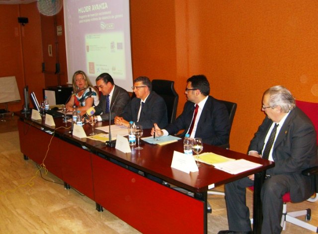 El director general de Programas de Inclusión apuesta por mejorar el acceso al mercado laboral de las mujeres maltratadas - 1, Foto 1