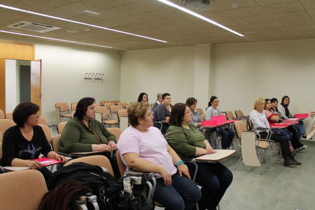 Ms de treinta mujeres reciben formacin de ingls e informtica en el Vivero de Empresas para Mujeres, Foto 1