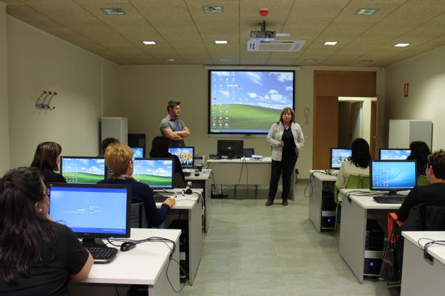Ms de treinta mujeres reciben formacin de ingls e informtica en el Vivero de Empresas para Mujeres, Foto 3