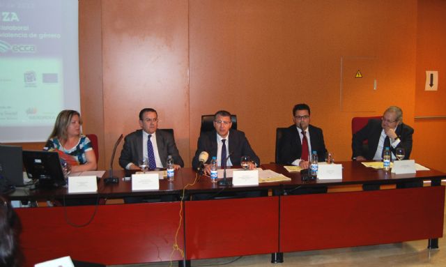 Radio ECCA Fundación logra en poco más de tres años 139 contratos para mujeres maltratadas con el programa Mujer Avanza - 1, Foto 1