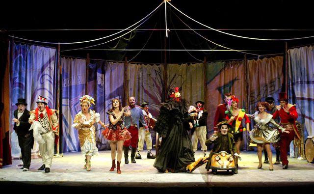 Teatro Corsario presenta LA BARRACA DE COLÓN en el Teatro Villa de Molina el sábado 28 de abril - 1, Foto 1