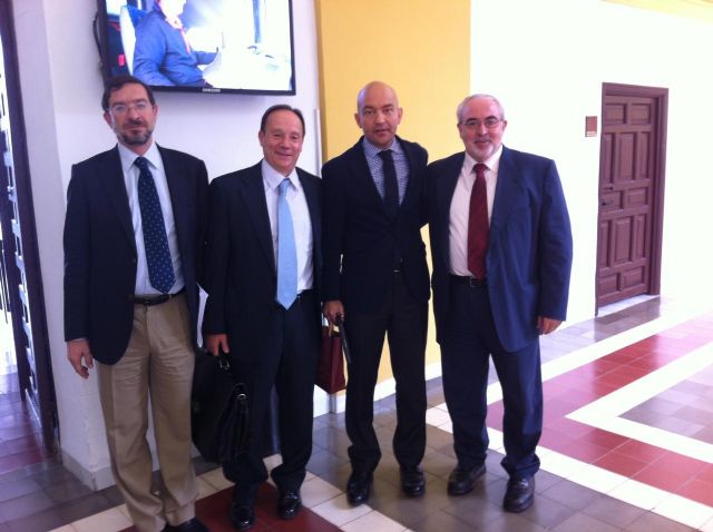 Moya-Angeler habla sobre la participación ciudadana en un Congreso de Derecho celebrado en la UCAM - 1, Foto 1