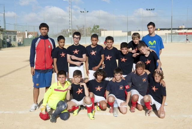 Los equipos de la liga de futbol base luchan por los puestos de play off al título - 2, Foto 2