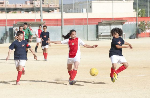 Los equipos de la liga de futbol base luchan por los puestos de play off al título - 3, Foto 3