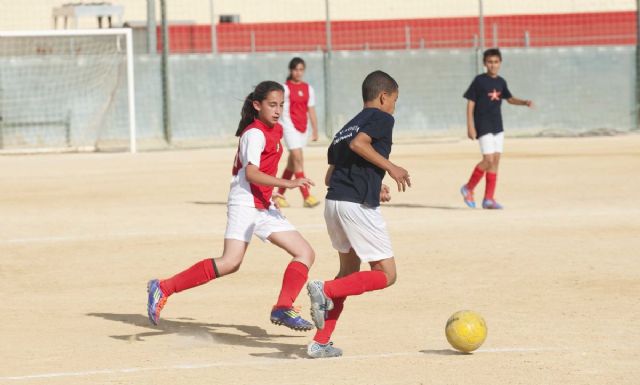 Los equipos de la liga de futbol base luchan por los puestos de play off al título - 4, Foto 4