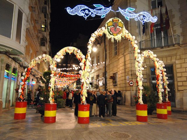 Cruz de Mayo de la Real e Ilustre Cofradía de Nuestro Padre Jesús Resucitado - 1, Foto 1
