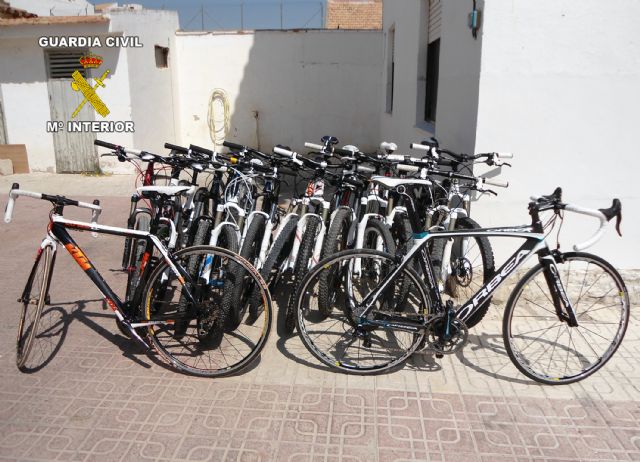 La Guardia Civil detiene a siete personas por dos delitos de robo con fuerza y receptación - 1, Foto 1