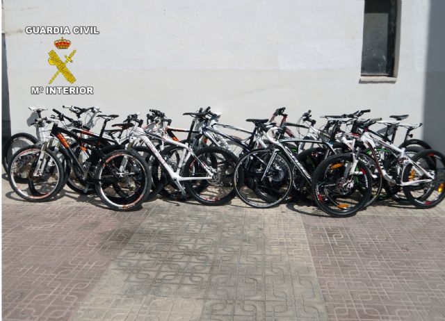 La Guardia Civil detiene a siete personas por dos delitos de robo con fuerza y receptación - 2, Foto 2