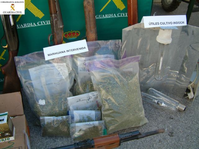 La Guardia Civil de Albacete detiene a siete personas integrantes de un grupo organizado e interviene varias armas de fuego, municion y drogas - 4, Foto 4