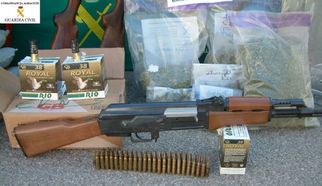 La Guardia Civil de Albacete detiene a siete personas integrantes de un grupo organizado e interviene varias armas de fuego, municion y drogas - 5, Foto 5