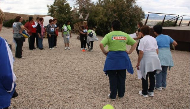 Los XIX Encuentros Deportivos de Colectivos de Mujeres de Lorca alcanzan su ecuador con la tradicional Gymkana en la Fortaleza del Sol - 1, Foto 1