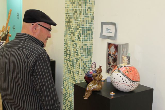 Los alumnos de los talleres municipales torreños presentan una muestra-mercadillo de sus trabajos - 4, Foto 4