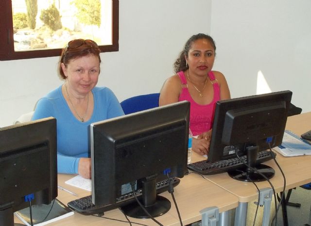 Mujeres inmigrantes se forman con Radio ECCA para buscar empleo como auxiliar de ayuda a domicilio - 2, Foto 2